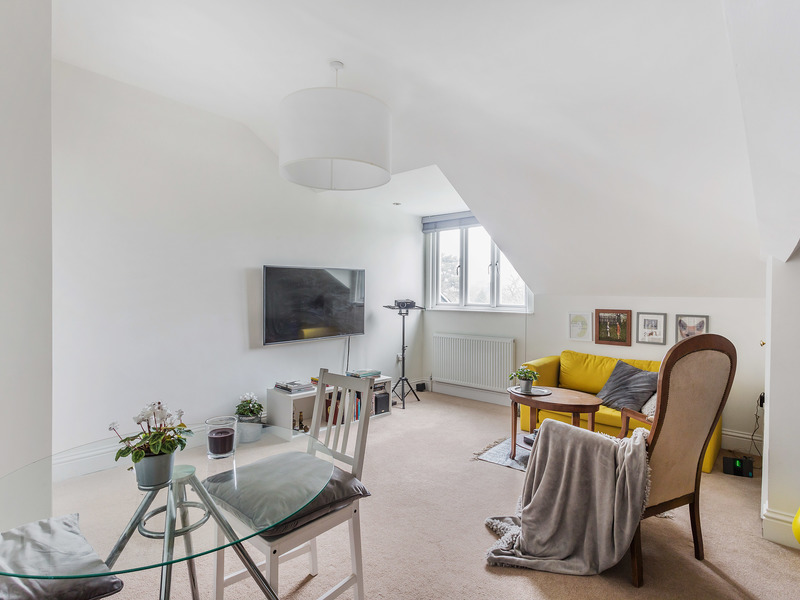 2 Bed Apartment To Rent in Reigate